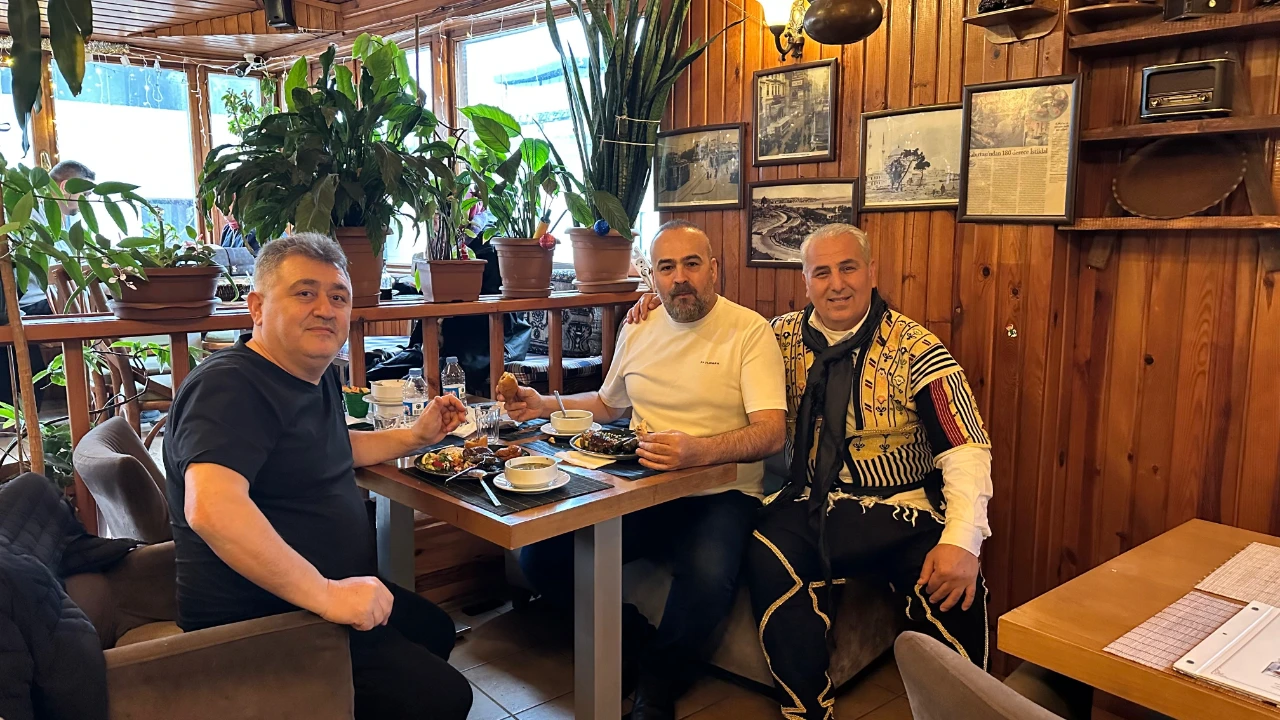 İstanbul’da 12 Yıllık Gelenek Tirşik Günü Kahramanmaraşlıları İstiklal’de Buluşturdu (18)