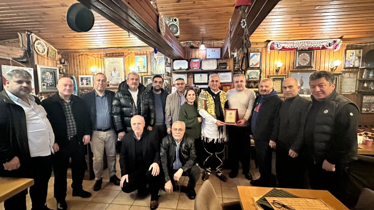 İstanbul’da 12 Yıllık Gelenek Tirşik Günü Kahramanmaraşlıları İstiklal’de Buluşturdu (22)