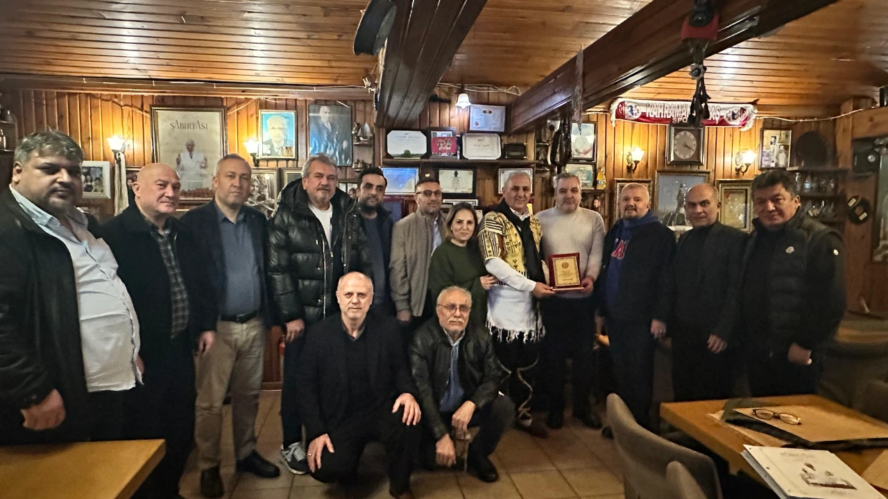 İstanbul’da 12 Yıllık Gelenek Tirşik Günü Kahramanmaraşlıları İstiklal’de Buluşturdu (23)