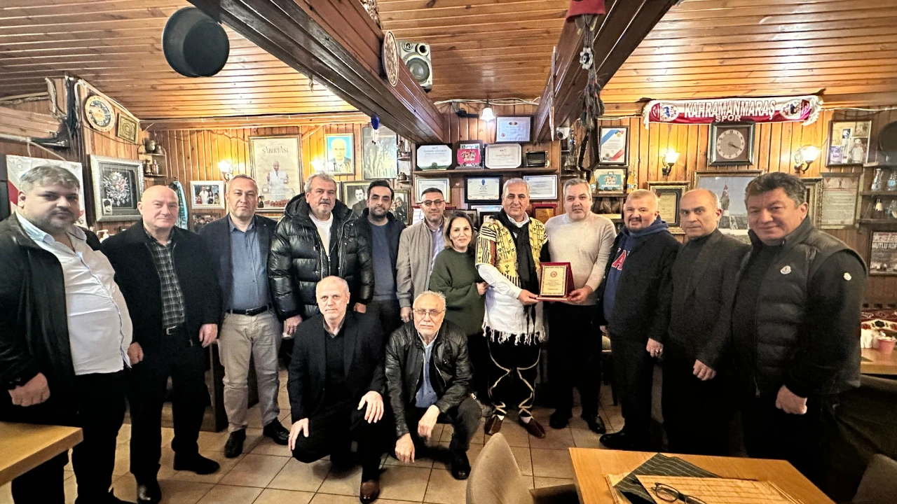 İstanbul’da 12 Yıllık Gelenek Tirşik Günü Kahramanmaraşlıları İstiklal’de Buluşturdu (25)