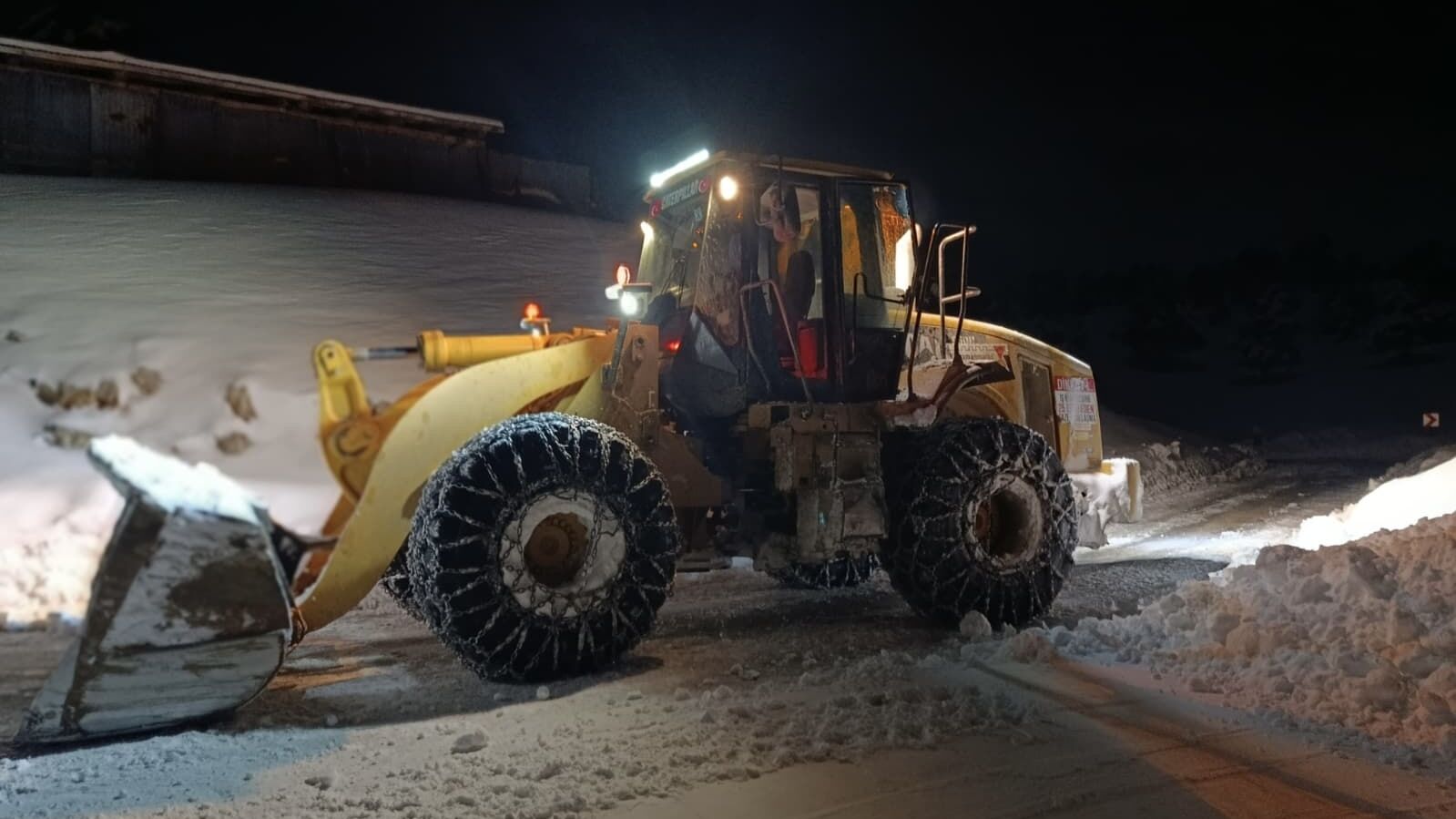 Kahramanmaraş Büyükşehir, Göksun Kırsalında Kar Mesaisini Sürdürüyor (2)