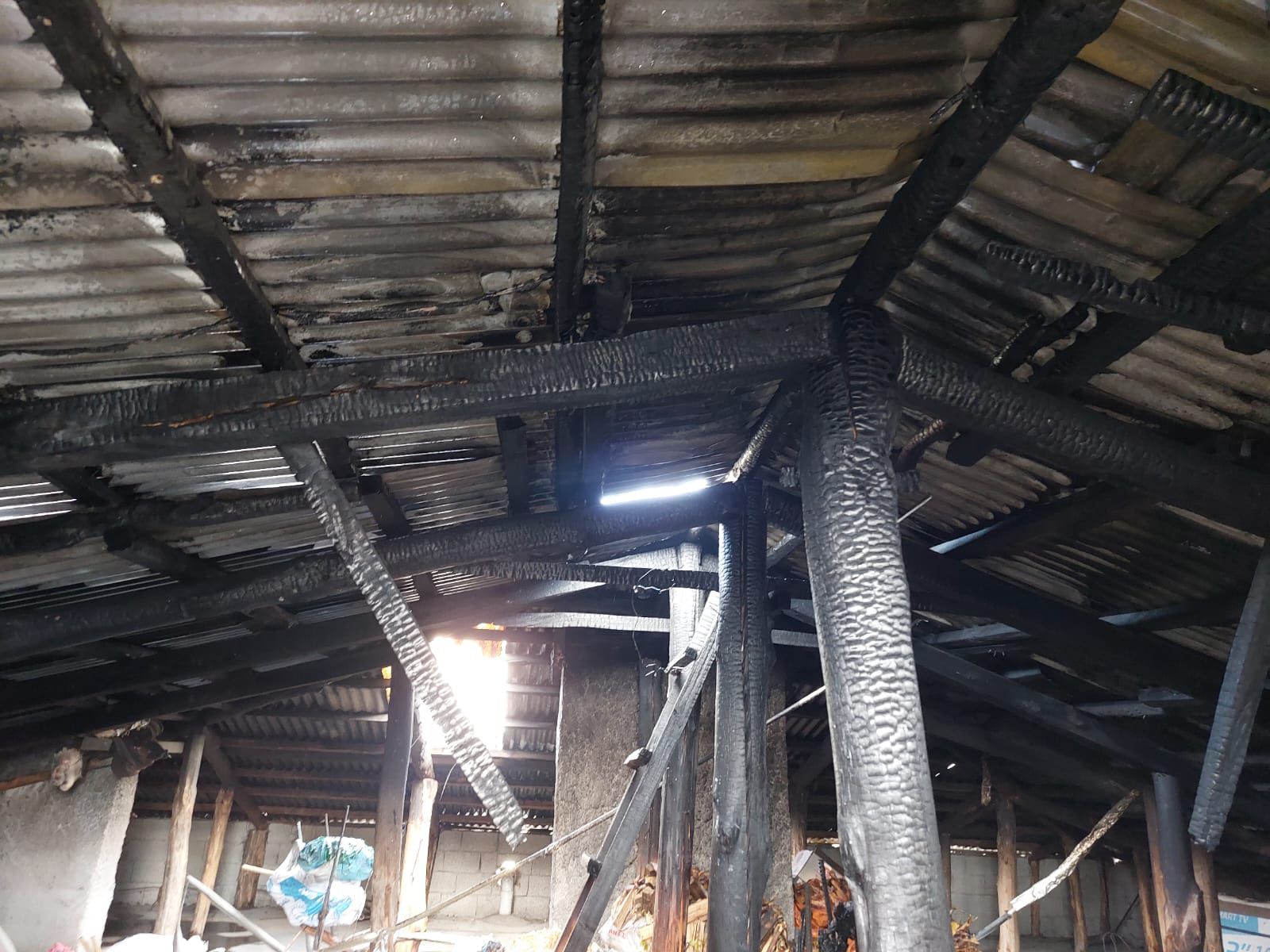 Kahramanmaraş Göksun’da Çatı Yangını Paniğe Yol Açtı, Itfaiye Felaketi Önledi1