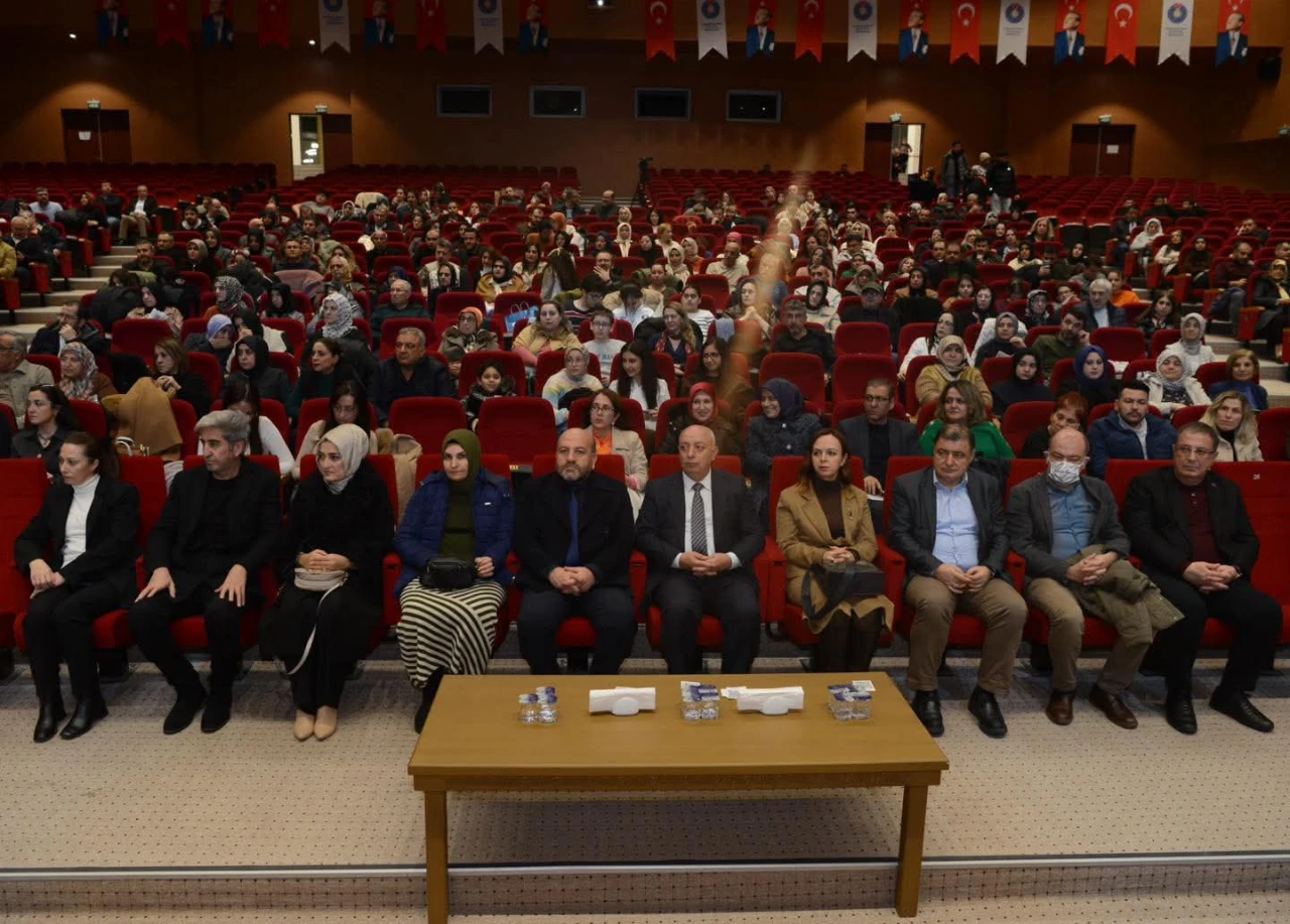 Kahramanmaraş Musîki Derneği’nden “İstanbul Şarkıları” Konseri (6)