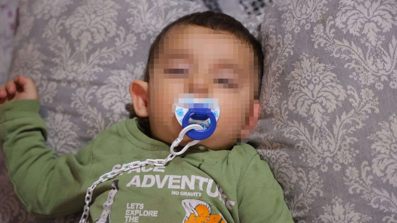 Kahramanmaraş’ta 1 Yaşındaki Bebeğin Belinden Zımba Teli Çıktı, Aile Adalet Peşinde (3)