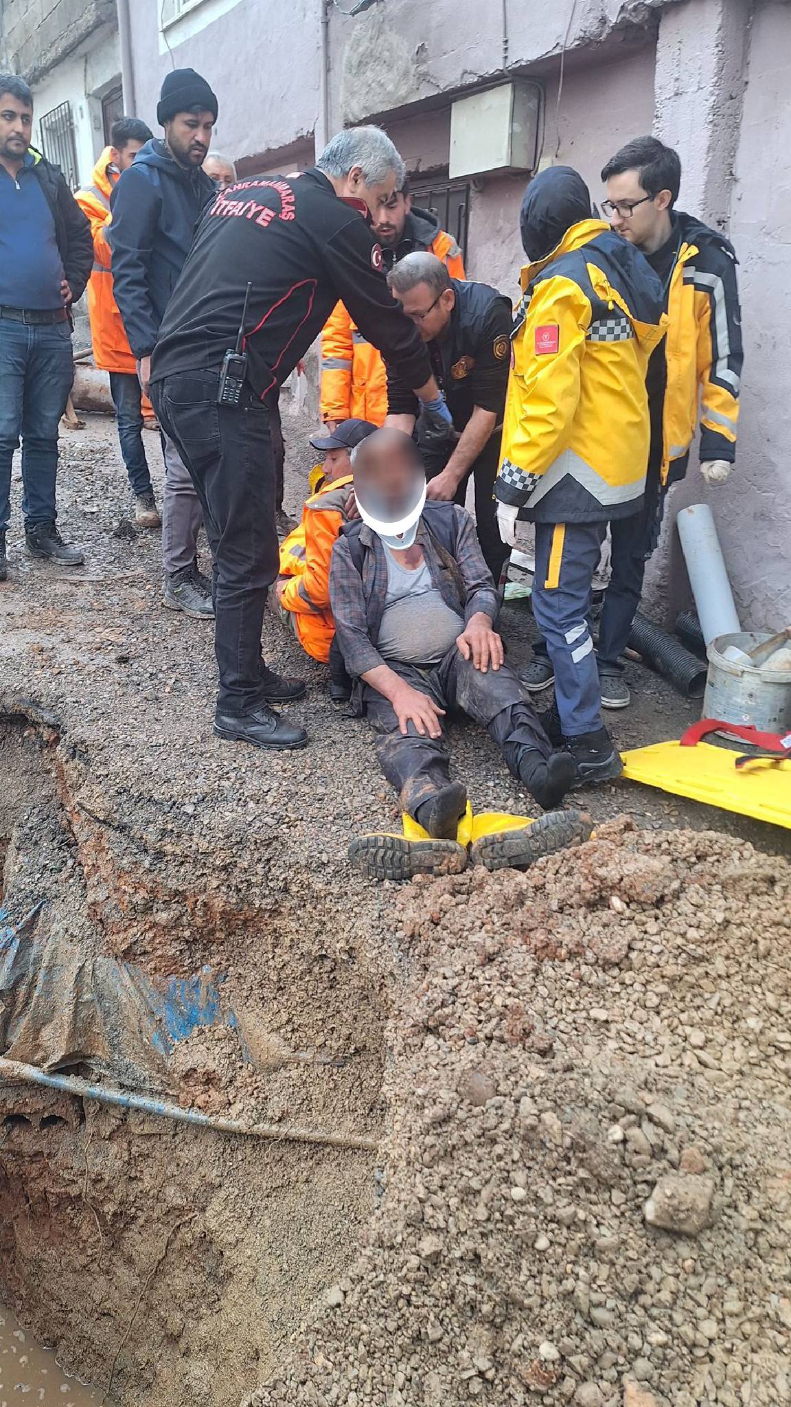 Kahramanmaraş'ta Altyapı Kazısında Göçük 1 Işçi Yaralandı (1)