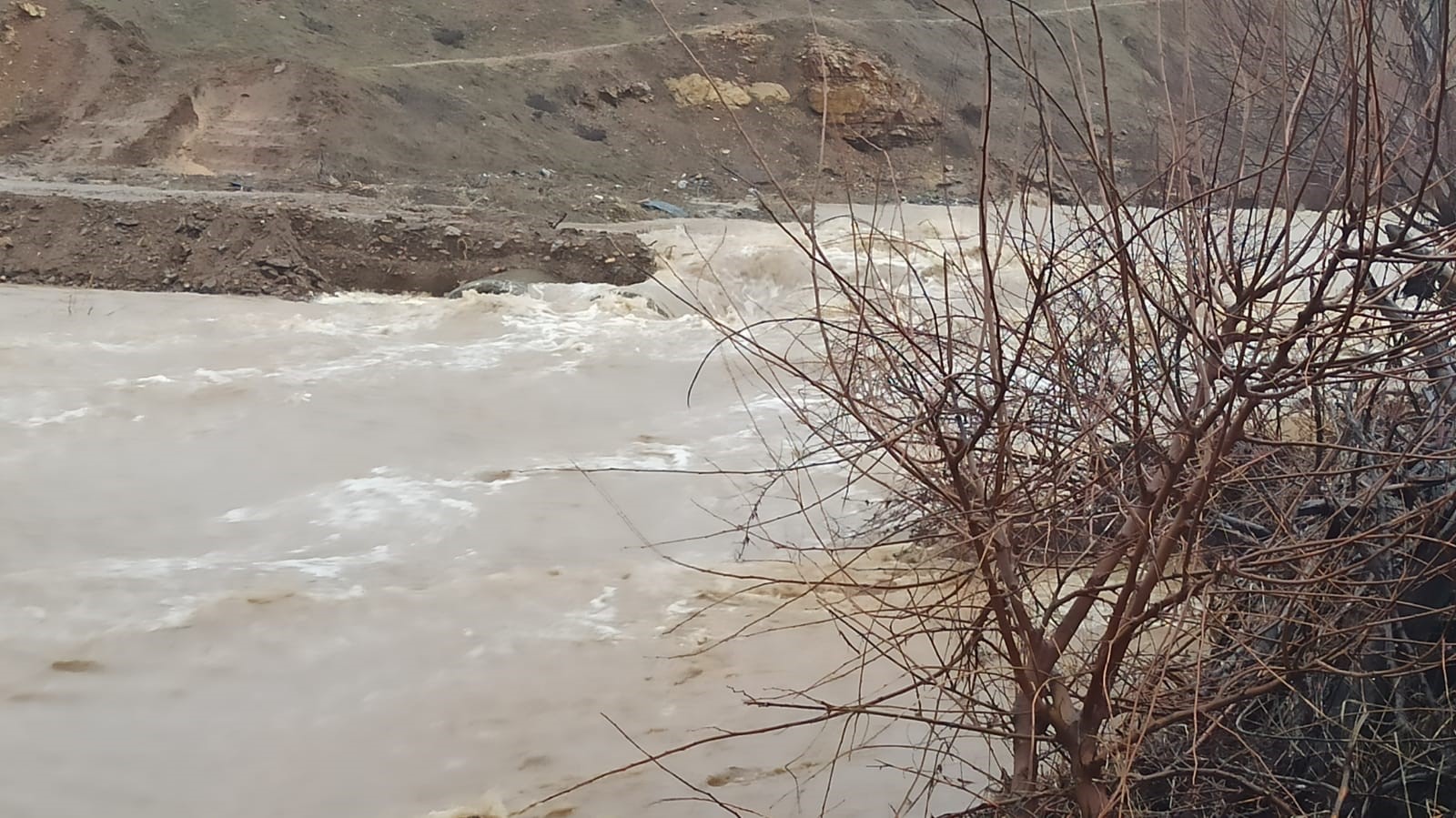Kahramanmaraş’ta Belediye’nin Yolu İlk Yağmurda Sular Altında Kaldı (2)