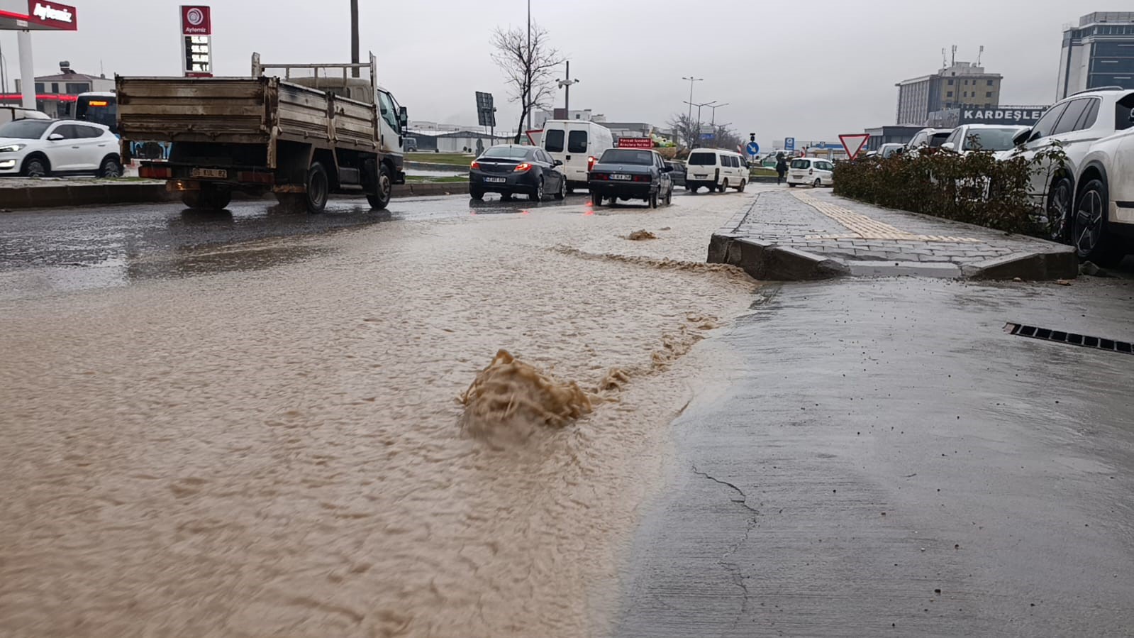 Kahramanmaraş’ta Cadde Ve Sokaklar Sular Altında Kaldı (3)-1