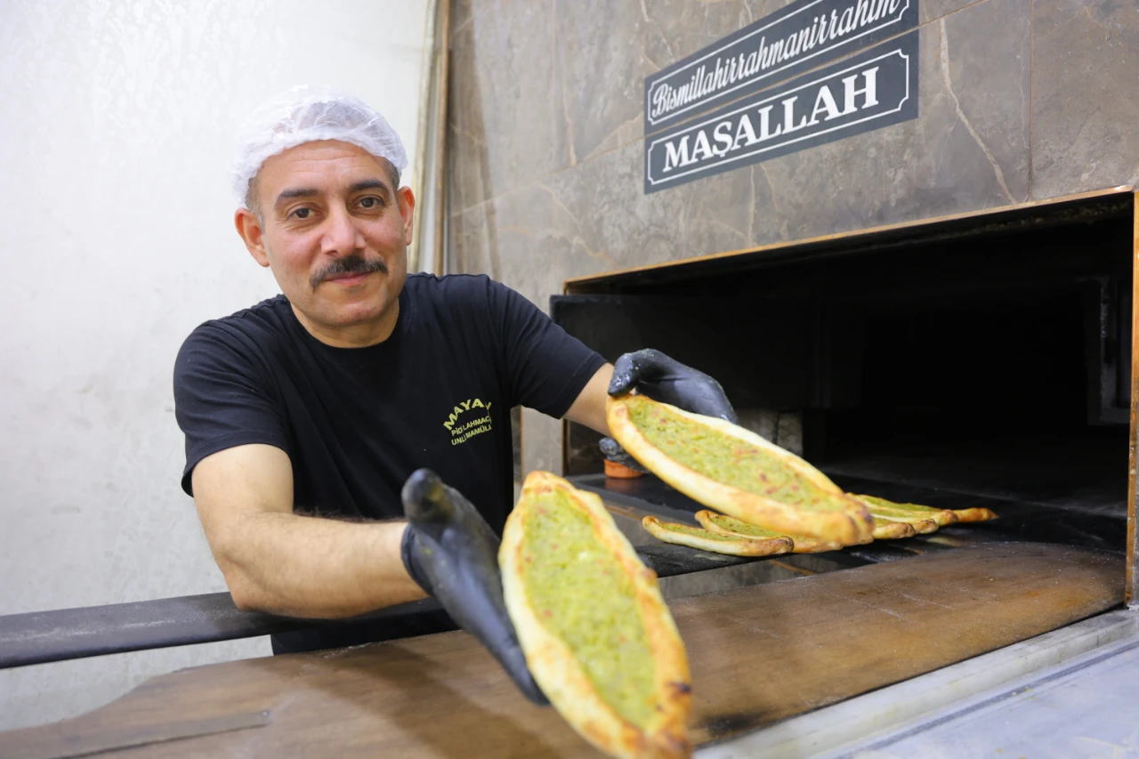 Kahramanmaraş'ta Iftar Sofralarının Gözdesi Fıstıklı Börek (1)