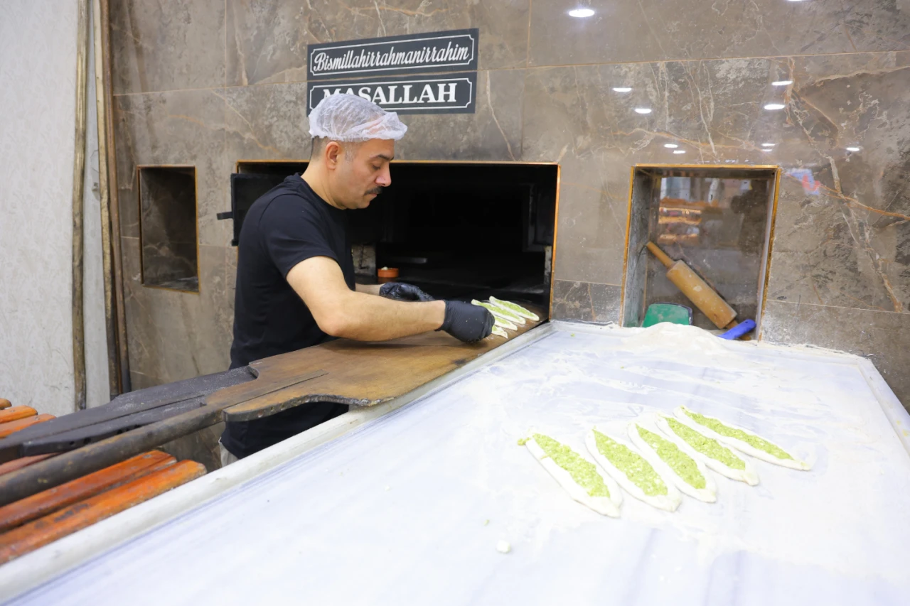 Kahramanmaraş'ta Iftar Sofralarının Gözdesi Fıstıklı Börek (4)