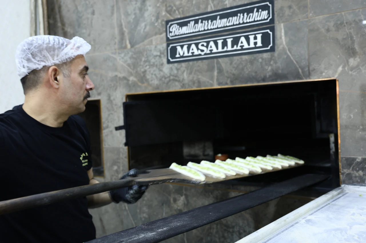 Kahramanmaraş'ta Iftar Sofralarının Gözdesi Fıstıklı Börek (5)