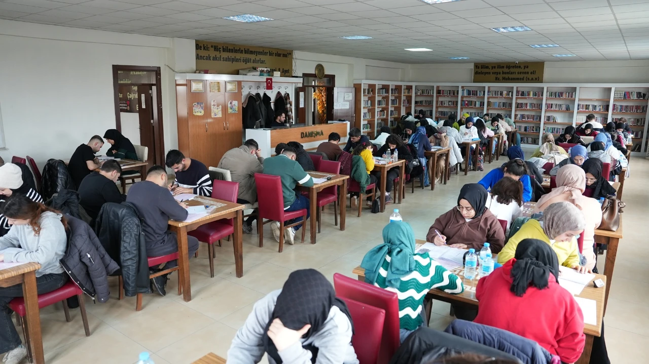 Kahramanmaraş'ta Kpss Hazırlığına Ücretsiz Katkı (12)