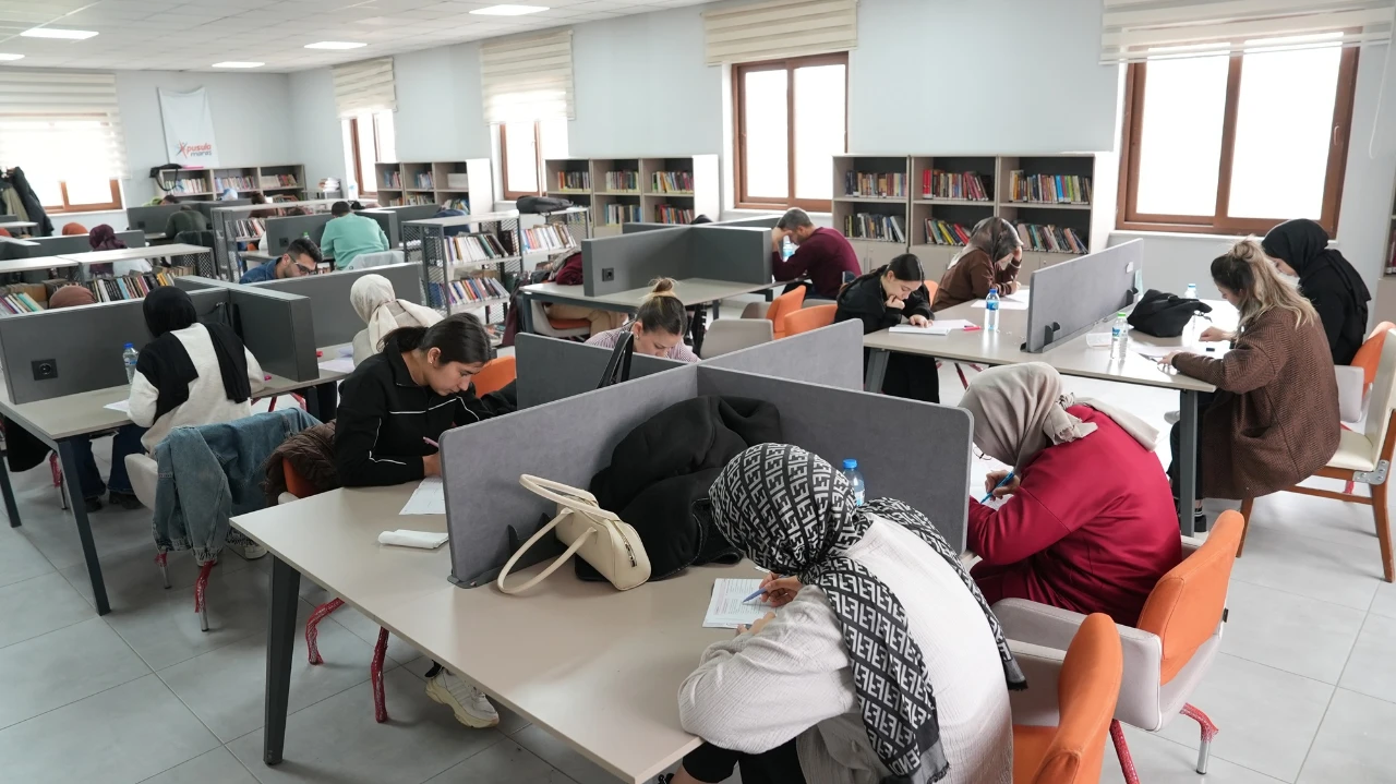 Kahramanmaraş'ta Kpss Hazırlığına Ücretsiz Katkı (9)