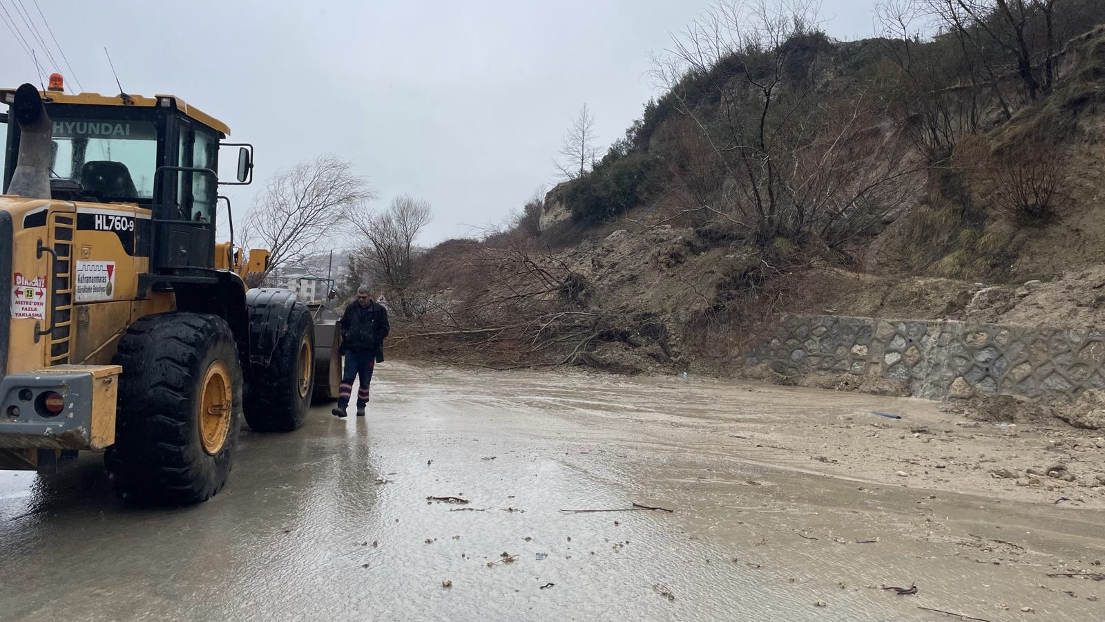 Kahramanmaraş’ta Şiddetli Yağış Sonrası Yol Hasarlarına Müdahale Başladı (2)