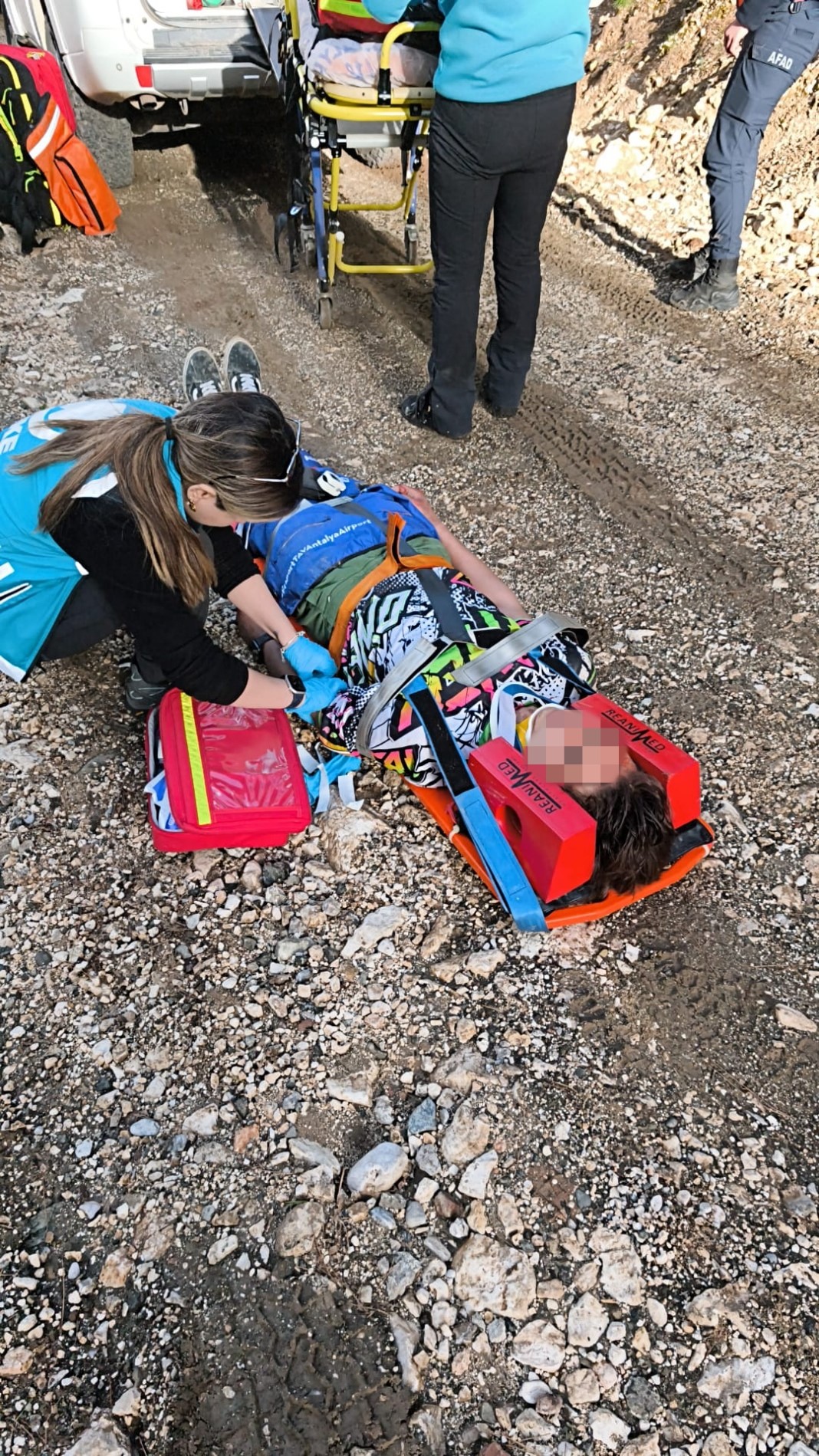 Keskin Viraj Sonrası 10 Metrelik Düşüş… Kurtarma Anları Nefes Kesti (4)