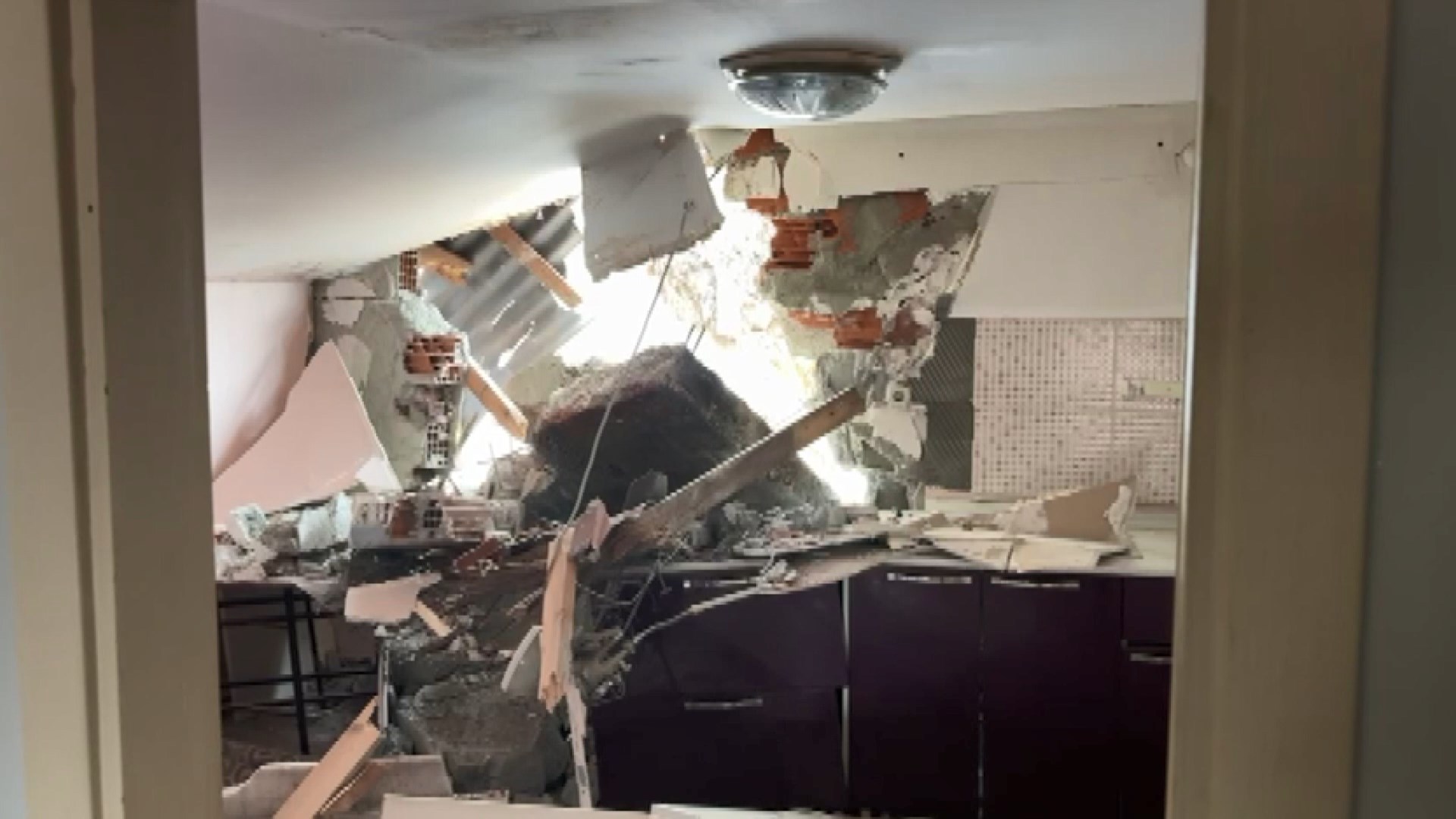 Kocaeli Derince’de Istinat Duvarı Çöktü İki Bina Tahliye Edildi2