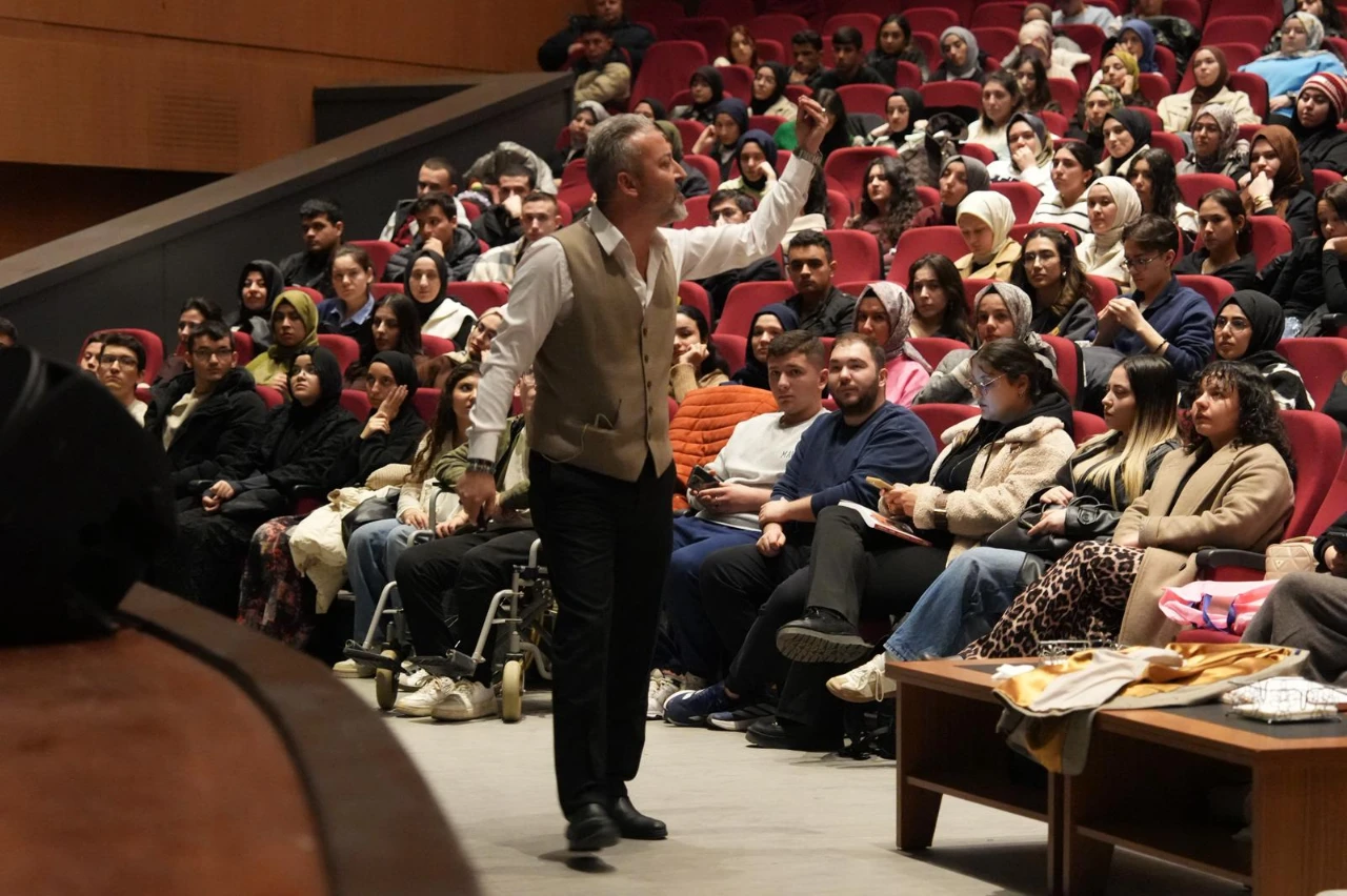 Onikişubat Belediyesi Yks Ve Kpss Kazandıran Taktikler Kampı Büyük Ilgi Gördü (1)