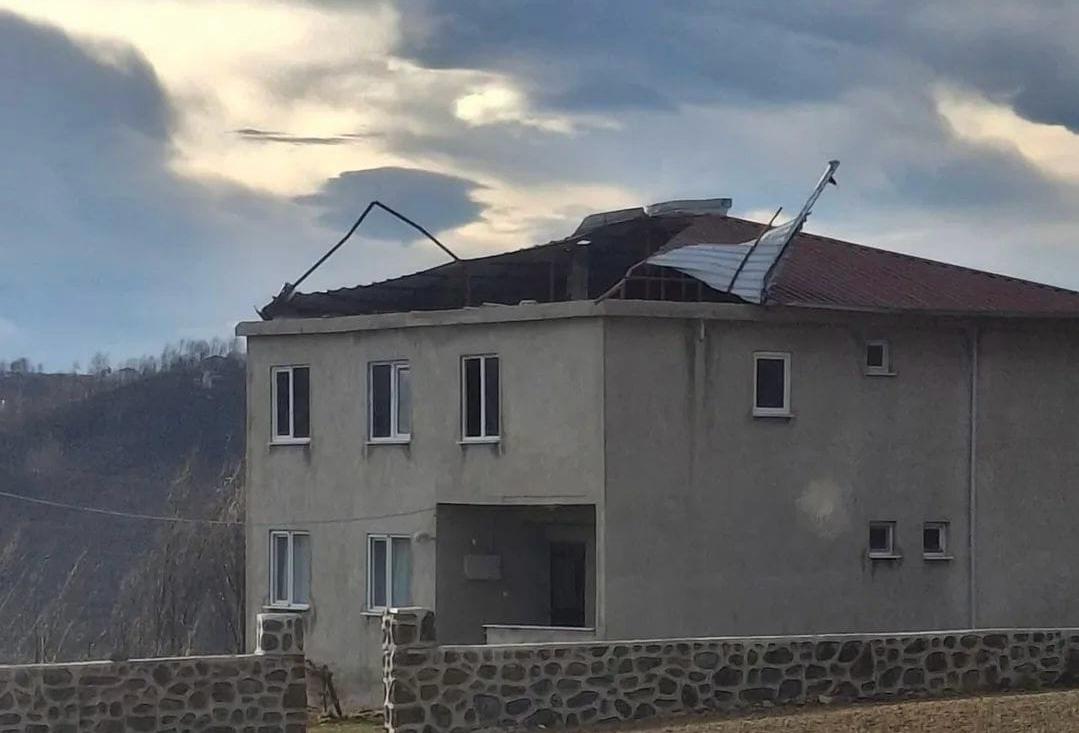 Ordu’da Saatte 100 Kilometreyi Bulan Fırtına Çatıları Uçurdu4