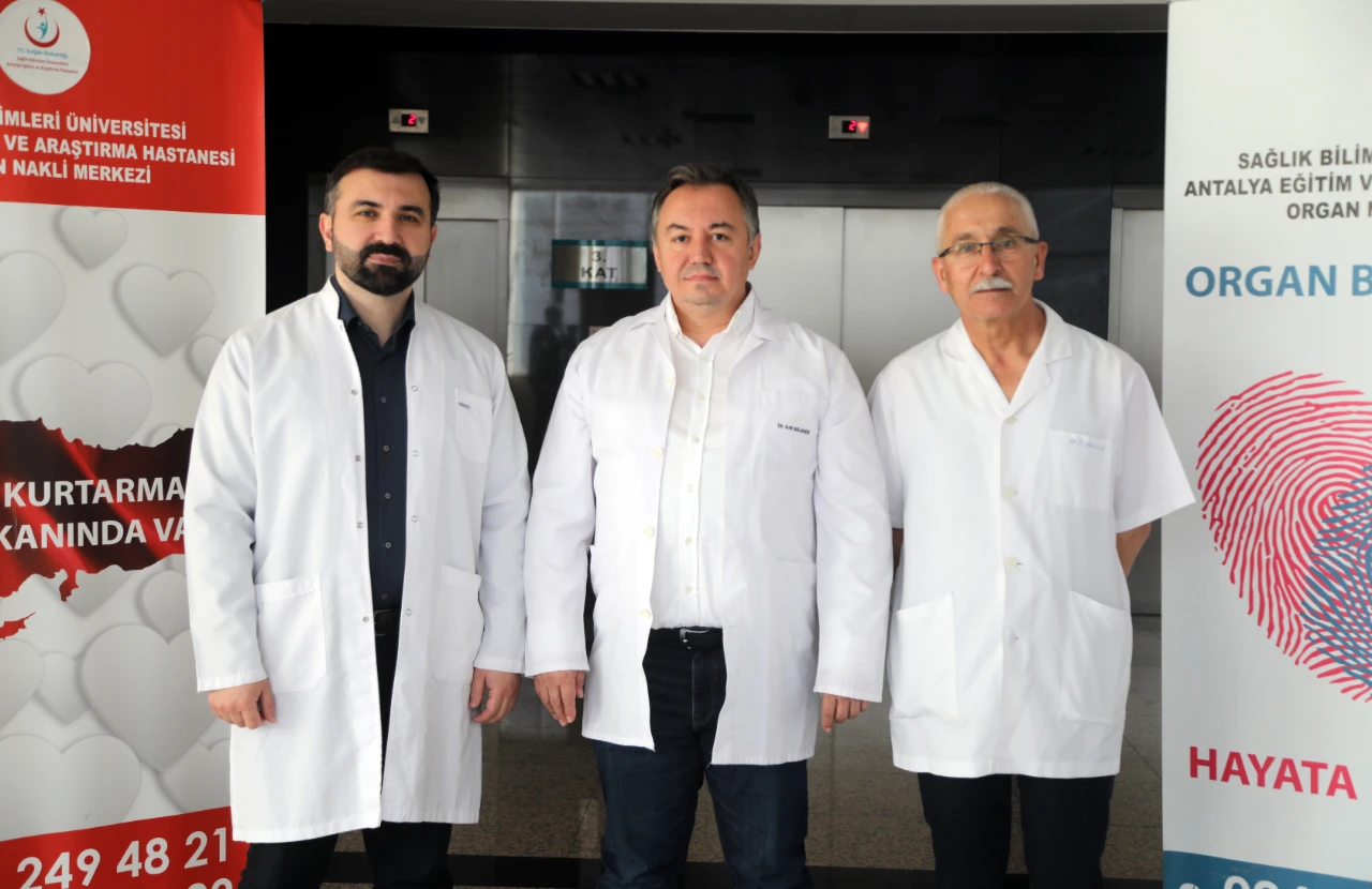 Sevgililer Günü’nde Çiçek Değil, Böbreğini Verdi (4)