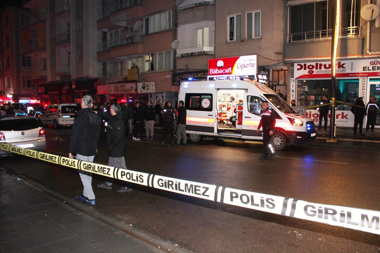 Silah Sesleri Sonrası 2'Si Kadın 3 Kişi Ölü Bulundu Büyük Aksarayda 2Si Kadin 3 Kisi Olu Bulundu 1175587 349208