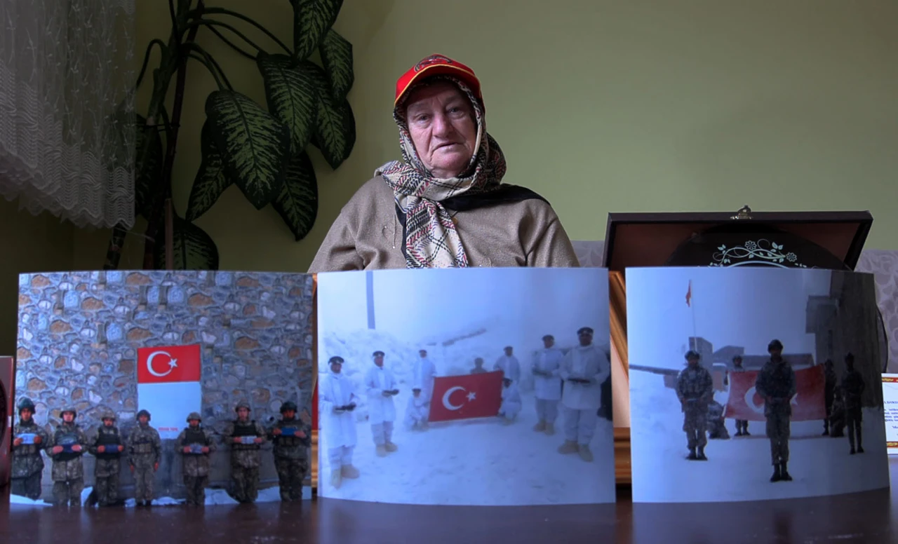 Trabzonlu 85 Yaşındaki Anne 6 Yıldır Mehmetçik Için Ilmek Atıyor (1)