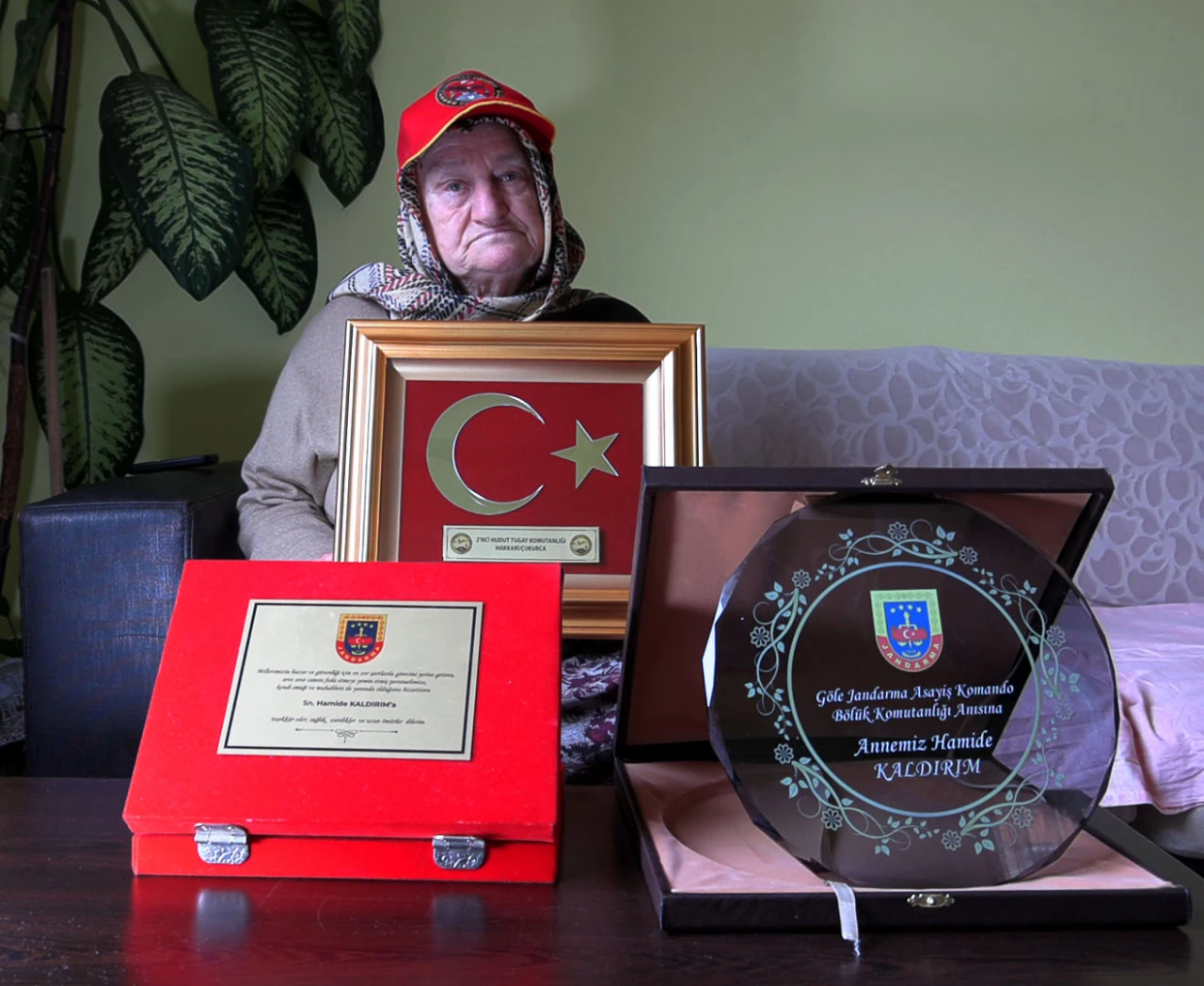 Trabzonlu 85 Yaşındaki Anne 6 Yıldır Mehmetçik Için Ilmek Atıyor (2)