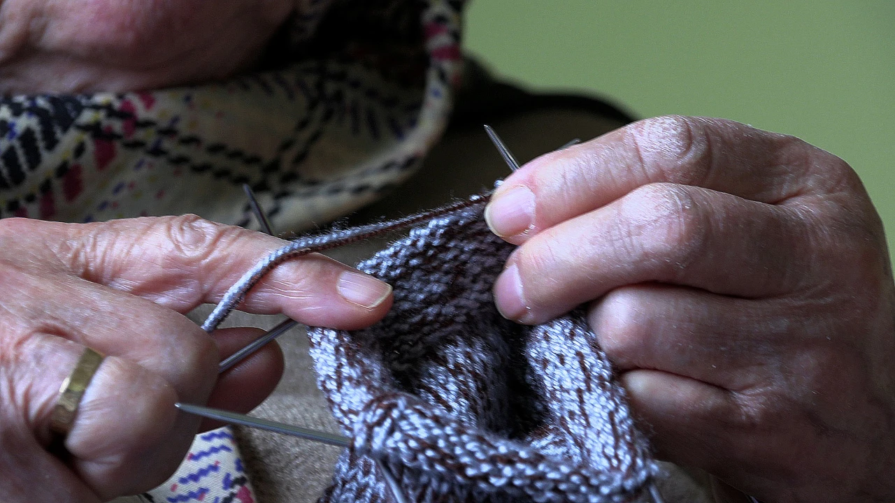 Trabzonlu 85 Yaşındaki Anne 6 Yıldır Mehmetçik Için Ilmek Atıyor (5)