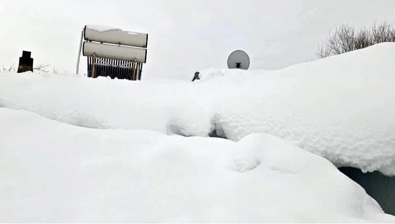 Van’da Yoğun Kar Yağışı Nedeniyle 76 Yerleşim Yeri Ulaşıma Kapandı (3)