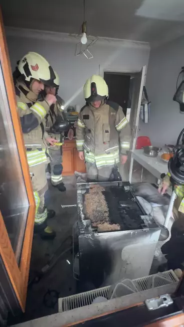 Bulaşık makinesi alev aldı; itfaiye müdahale etti-1