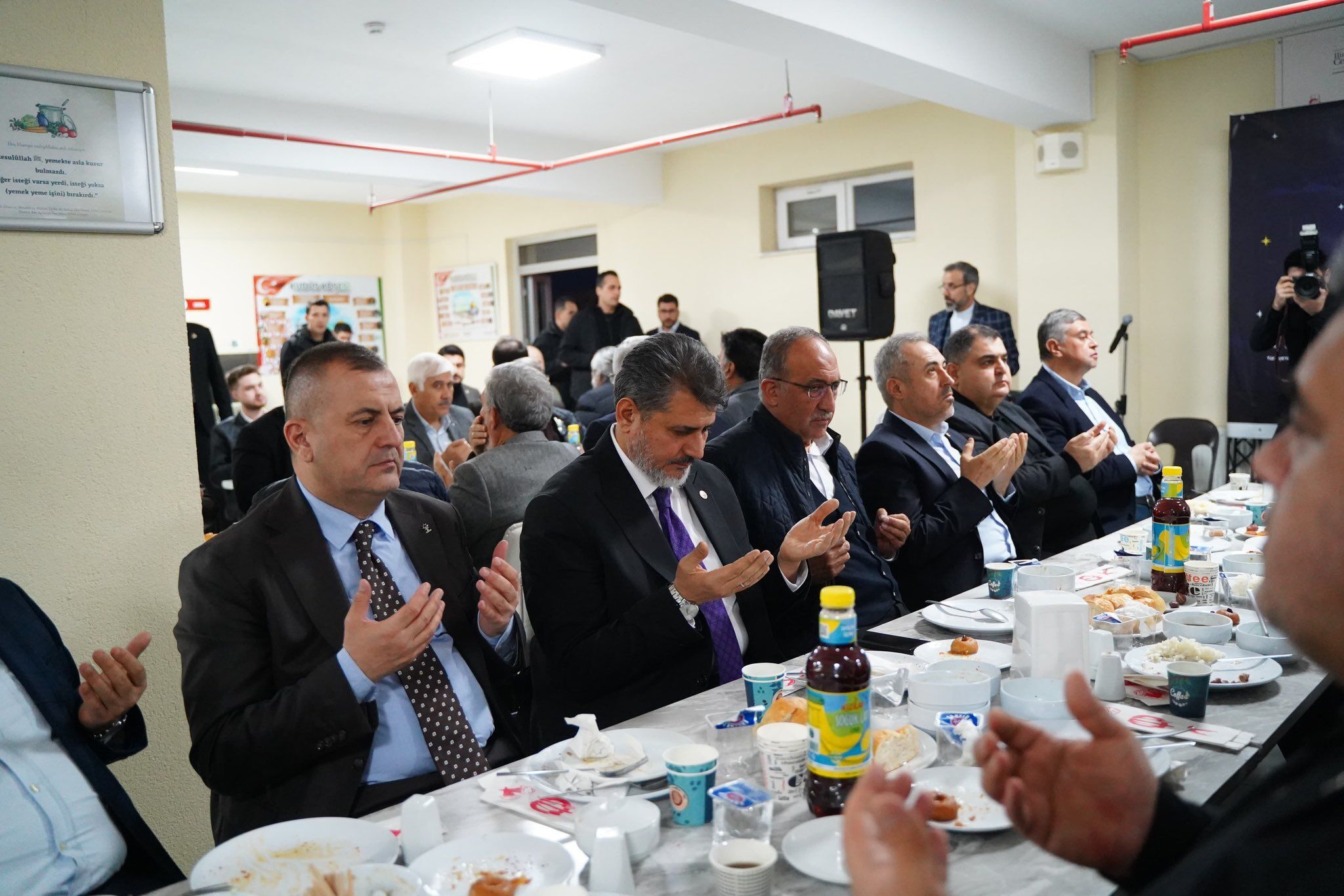 Ak Parti Teşkilatı İlim Yayma Cemiyeti Iftarına Katıldı2