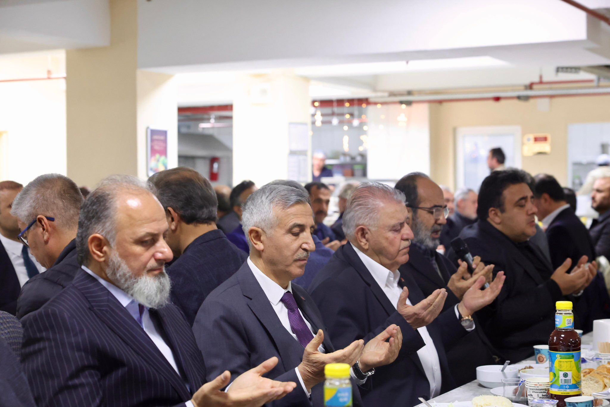 Ak Parti Teşkilatı İlim Yayma Cemiyeti Iftarına Katıldı3