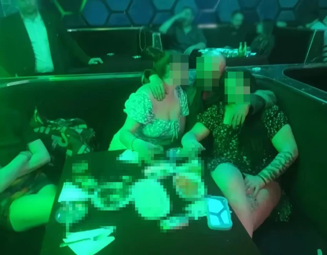 Akrabalarına nispet yapmak için tarlayı satıp pavyona gitti