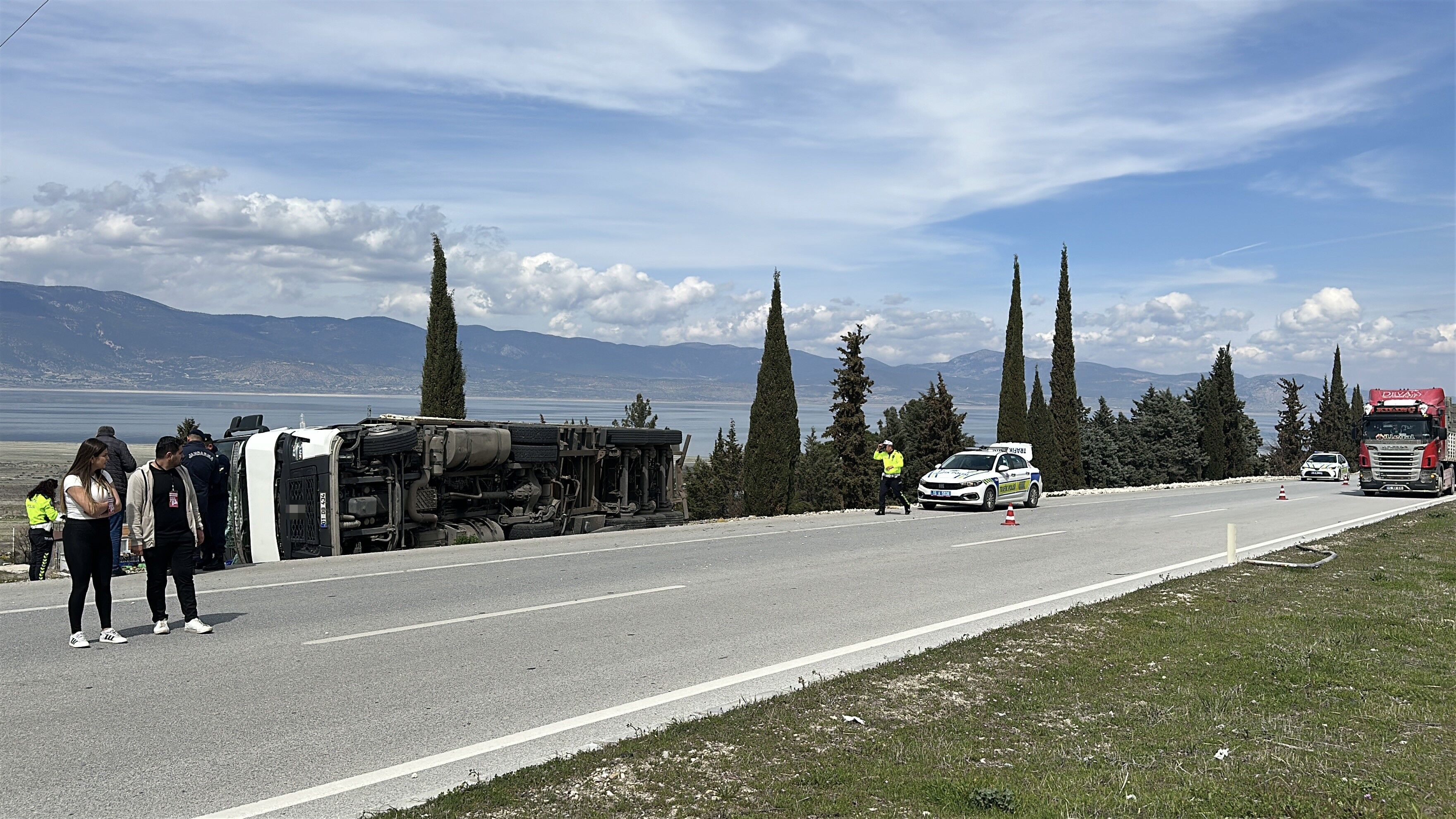 Alkollü Sürücünün Kullandığı Tır Yan Yattı 1 Yaralı (2)