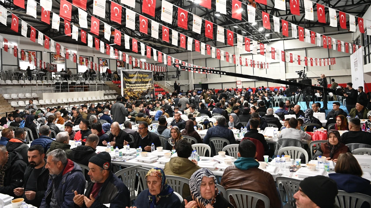 Andırın’da Gönül Sofrası Kuruldu Yüzlerce Kişi Iftarda Buluştu (5)