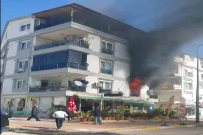 Antalya Kepez’de 4 Katlı Binada Yangın Paniği 6 Kişi Dumandan Etkilendi (1)-1