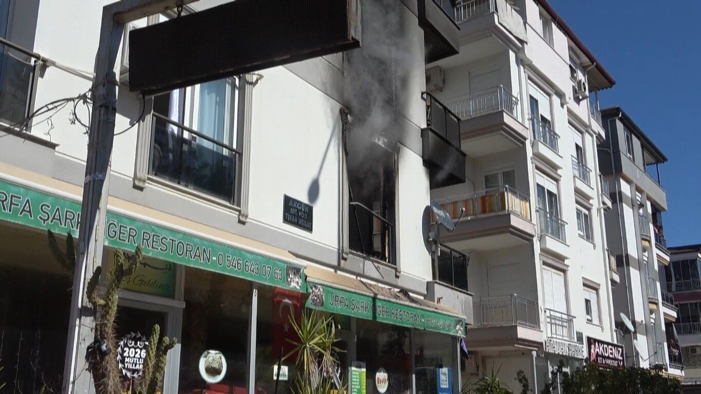 Antalya Kepez’de 4 Katlı Binada Yangın Paniği 6 Kişi Dumandan Etkilendi (4)