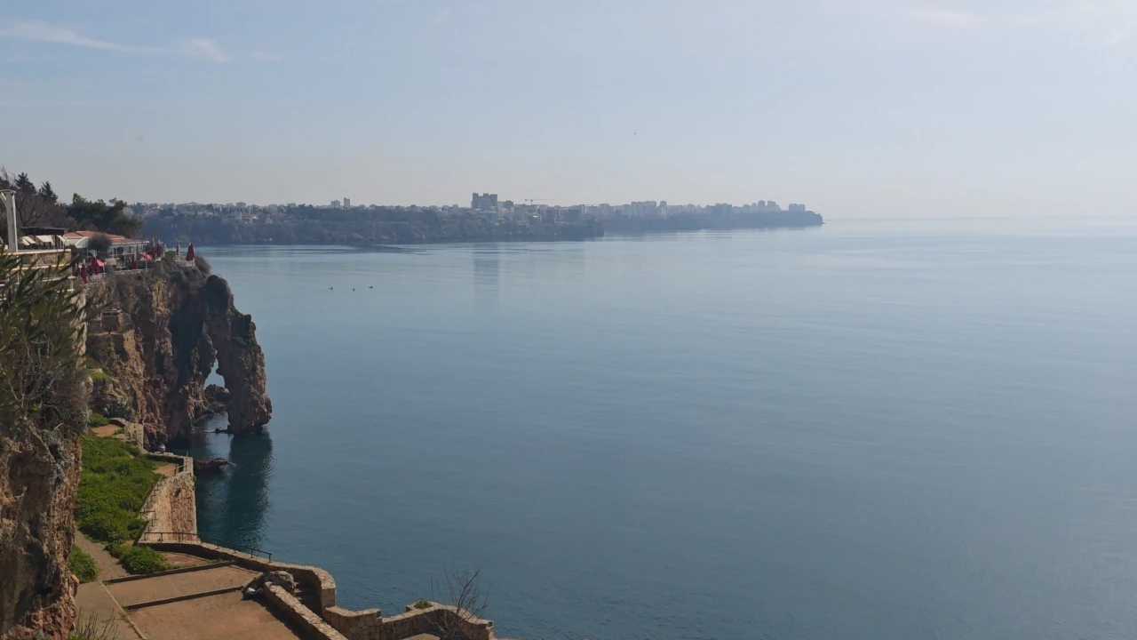 Antalya Körfezi’nde Dev Denizanası Yoğunluğu Balıkçıların Ağları Doldu (9)