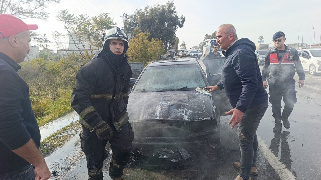 Antalya'da Bir Hafta Önce Alınan Araç Alev Alev Yandı (2)