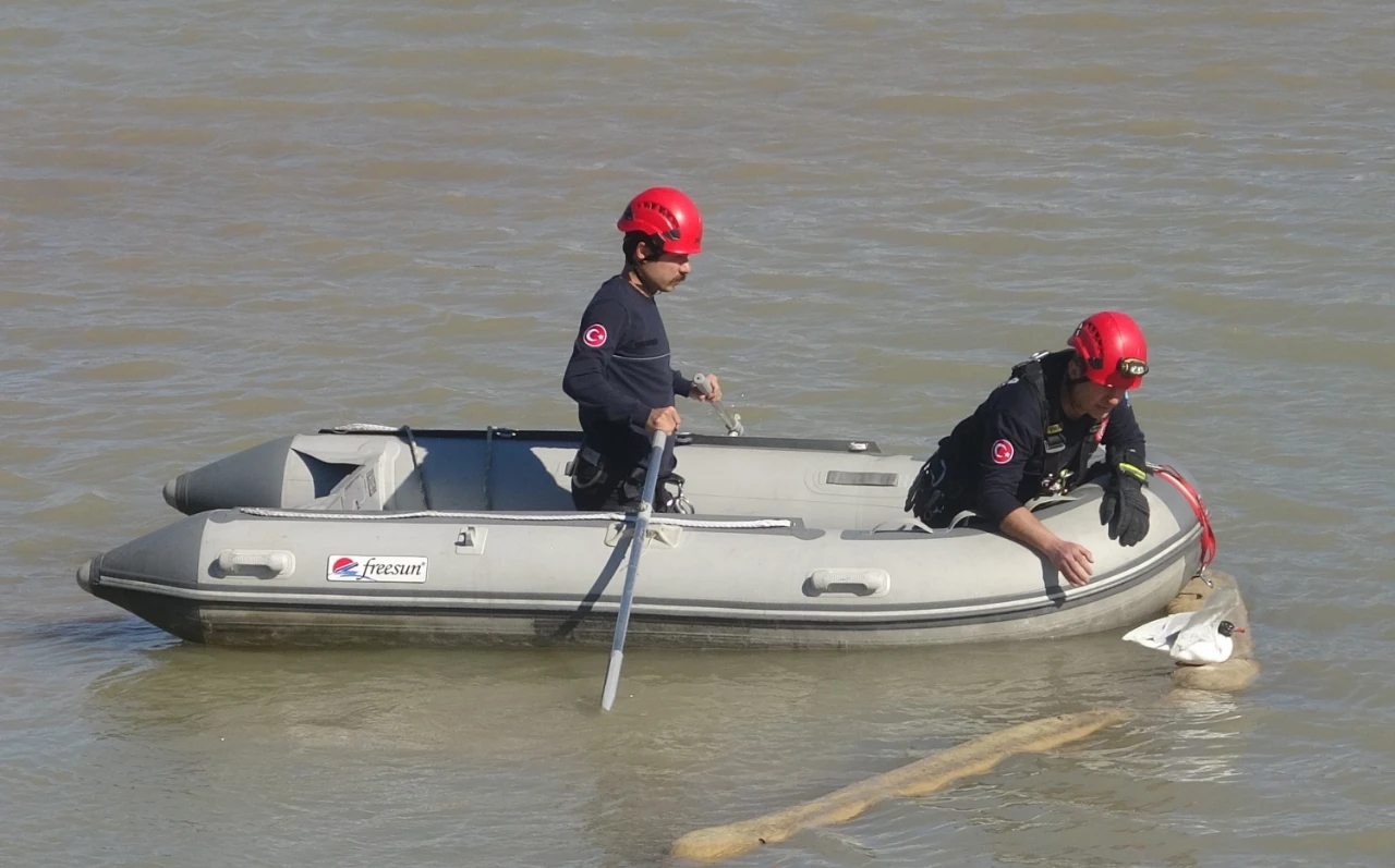 Antalya’da Film Gibi Kurtarma Misinalara Dolanan Martı Itfaiye Ekiplerince Kurtarıldı (2)