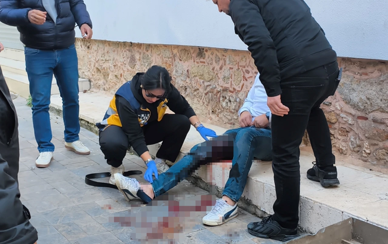 Antalya’da “Neden Video Çekiyorsun” Kavgası Kanlı Bitti 3 Yaralı (1)