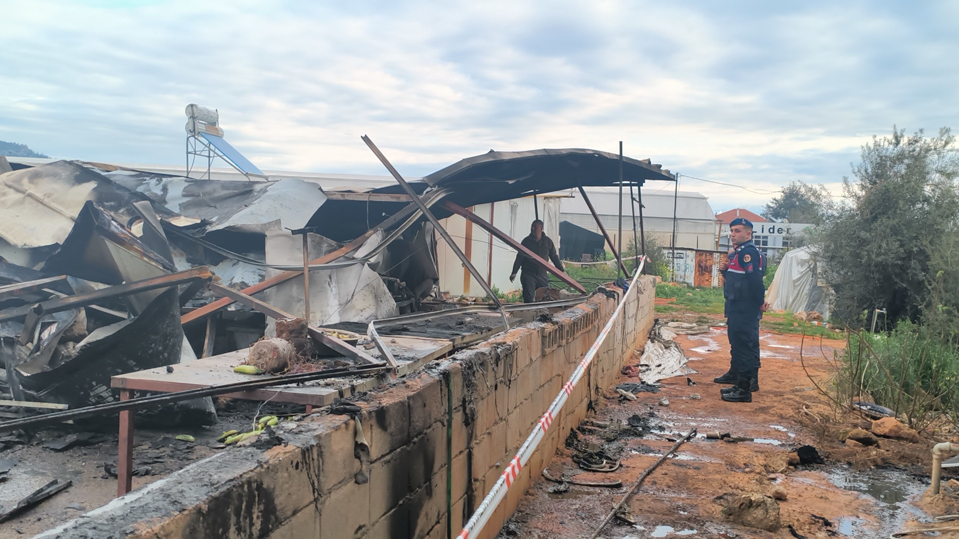 Antalya’da Yangın Faciası 5’I Çocuk 6 Kişi Hayatını Kaybetti (1)-1