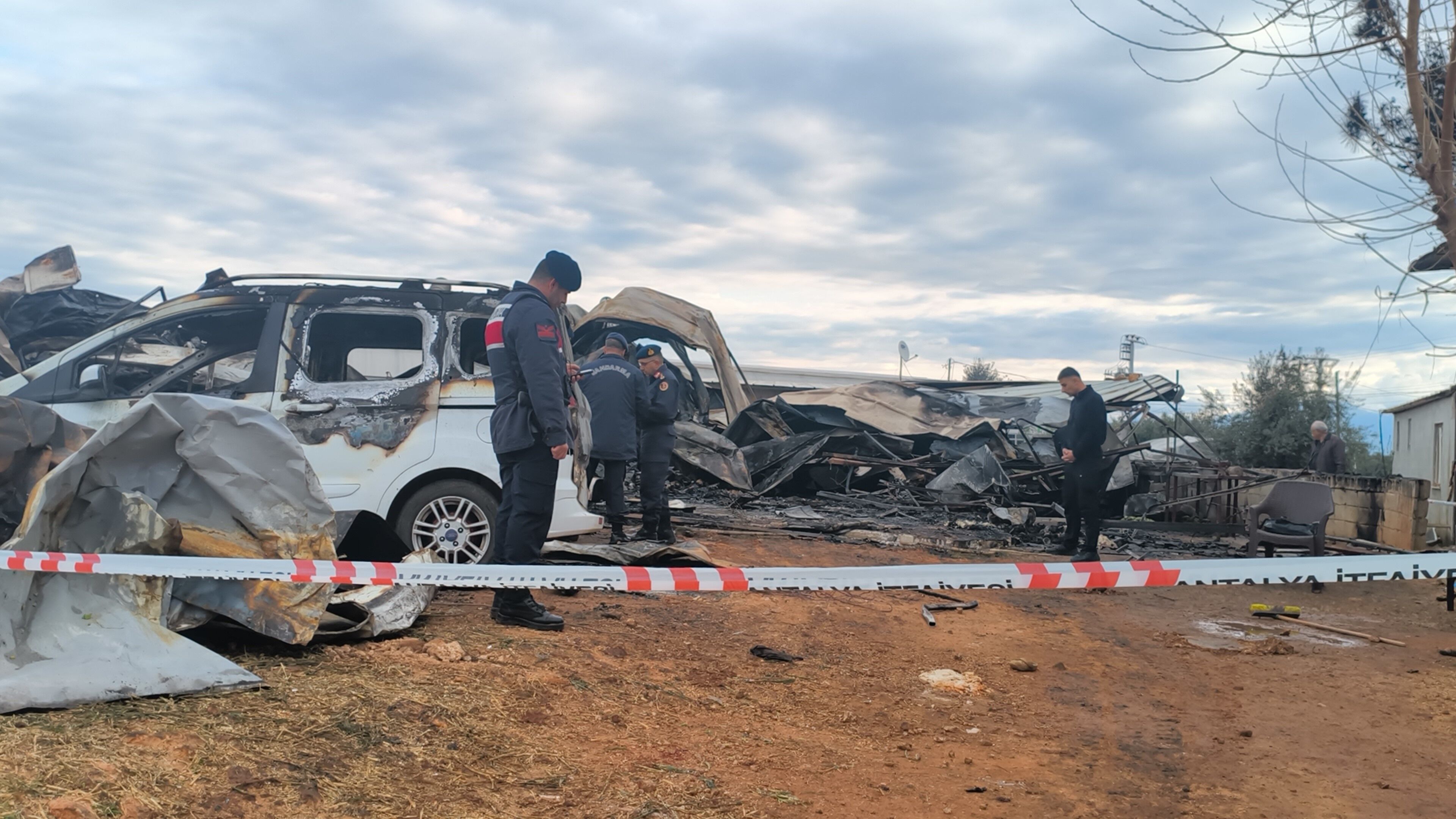 Antalya’da Yangın Faciası 5’I Çocuk 6 Kişi Hayatını Kaybetti (3)