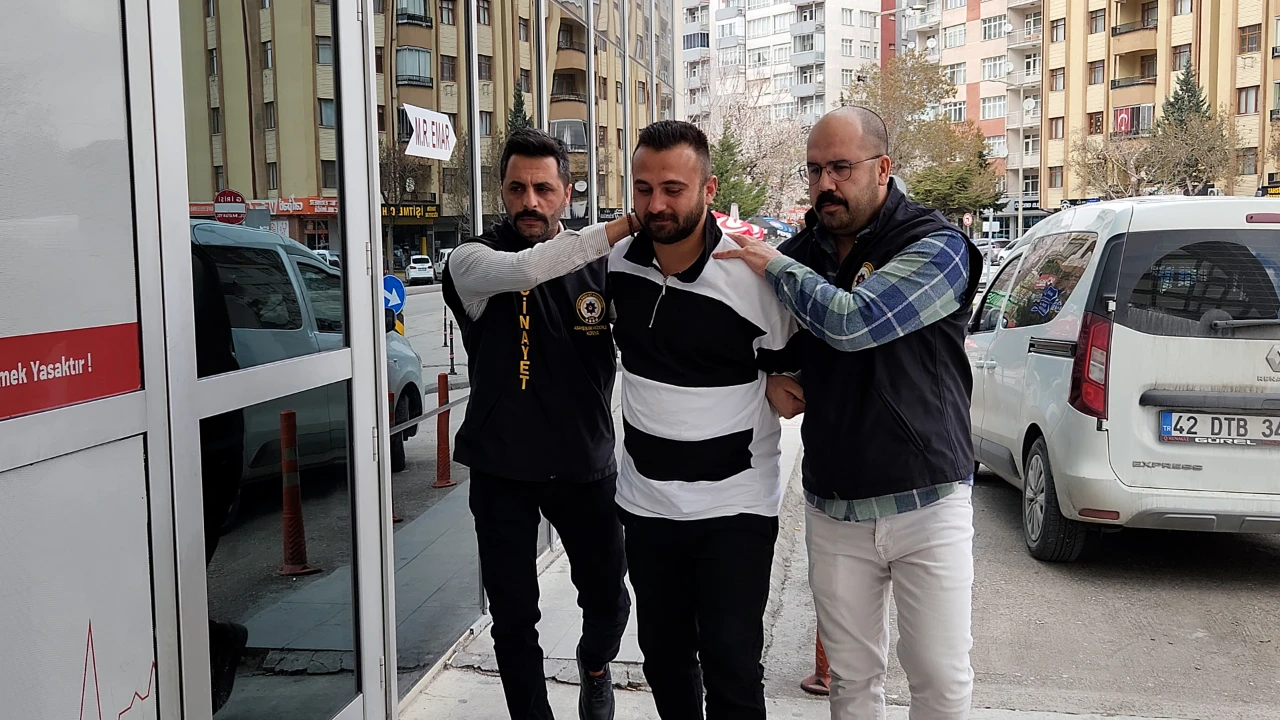 Babasını Boğdu, Cenazesiyle Aynı Evde Kaldı! Şüpheli Yakalandı (2)