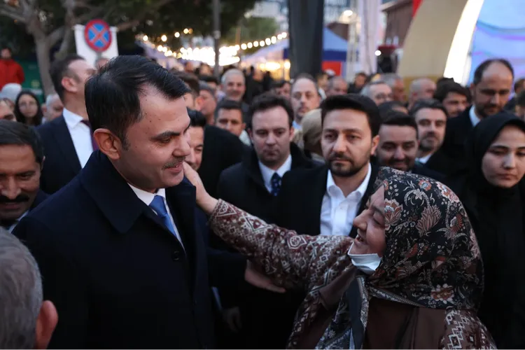 Bakan Kurum Depremzedelerle İftar Yaptı