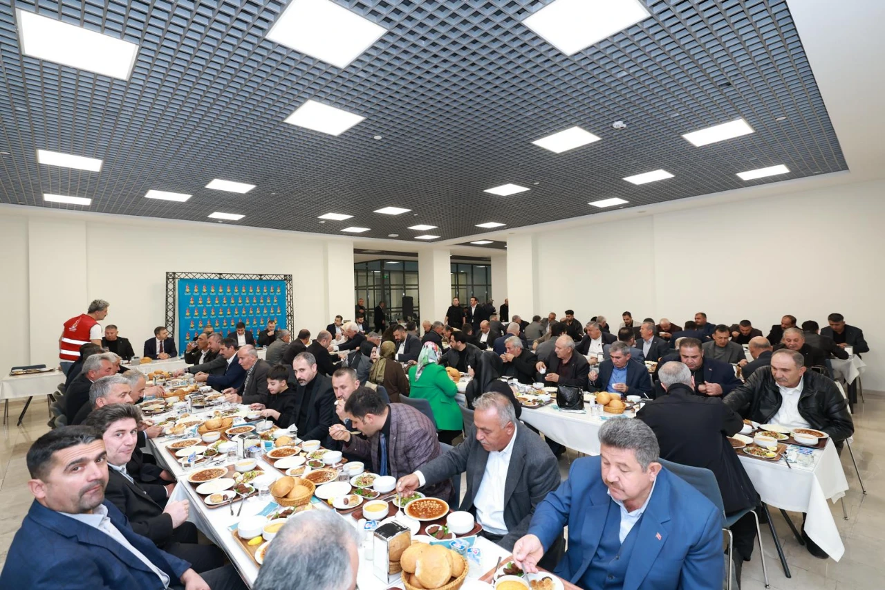 Başkan Toptaş Muhtarlarla Iftar Sofrasında Buluştu (2)
