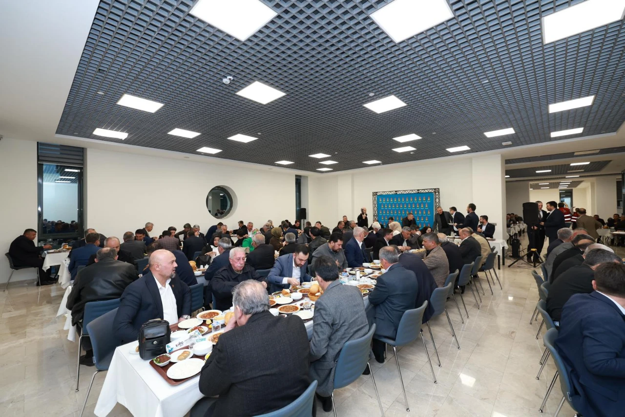 Başkan Toptaş Muhtarlarla Iftar Sofrasında Buluştu (3)