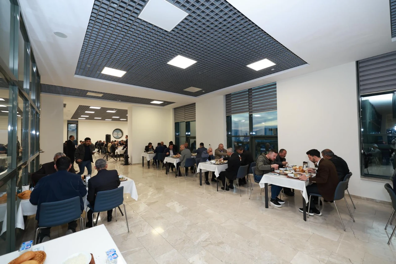 Başkan Toptaş Muhtarlarla Iftar Sofrasında Buluştu (4)