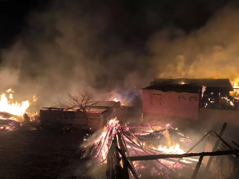 Bolu'daki Yangında 4 Ev Ile 8 Samanlık Kullanılamaz Hale Geldi (1)