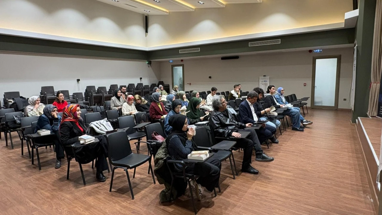 Burhan Sakallı Ve Mustafa Köneçoğlu Edebiyatseverlerle Buluştu (2)