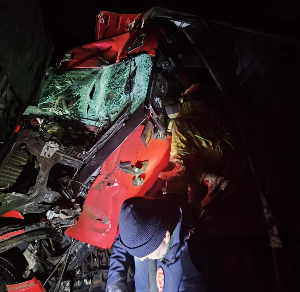 Bursa Kestel’de Iki Tir Çarpıştı Bir Sürücü Hayatını Kaybetti (2)