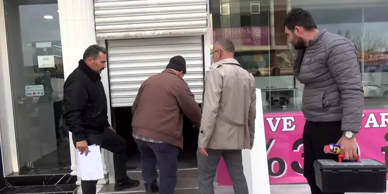 'Cenaze Dolayısıyla Kapalıyız' Yazısı Asılan Kuyumcu Dükkanında 50 Milyon Liralık Vurgun Iddiası (1)